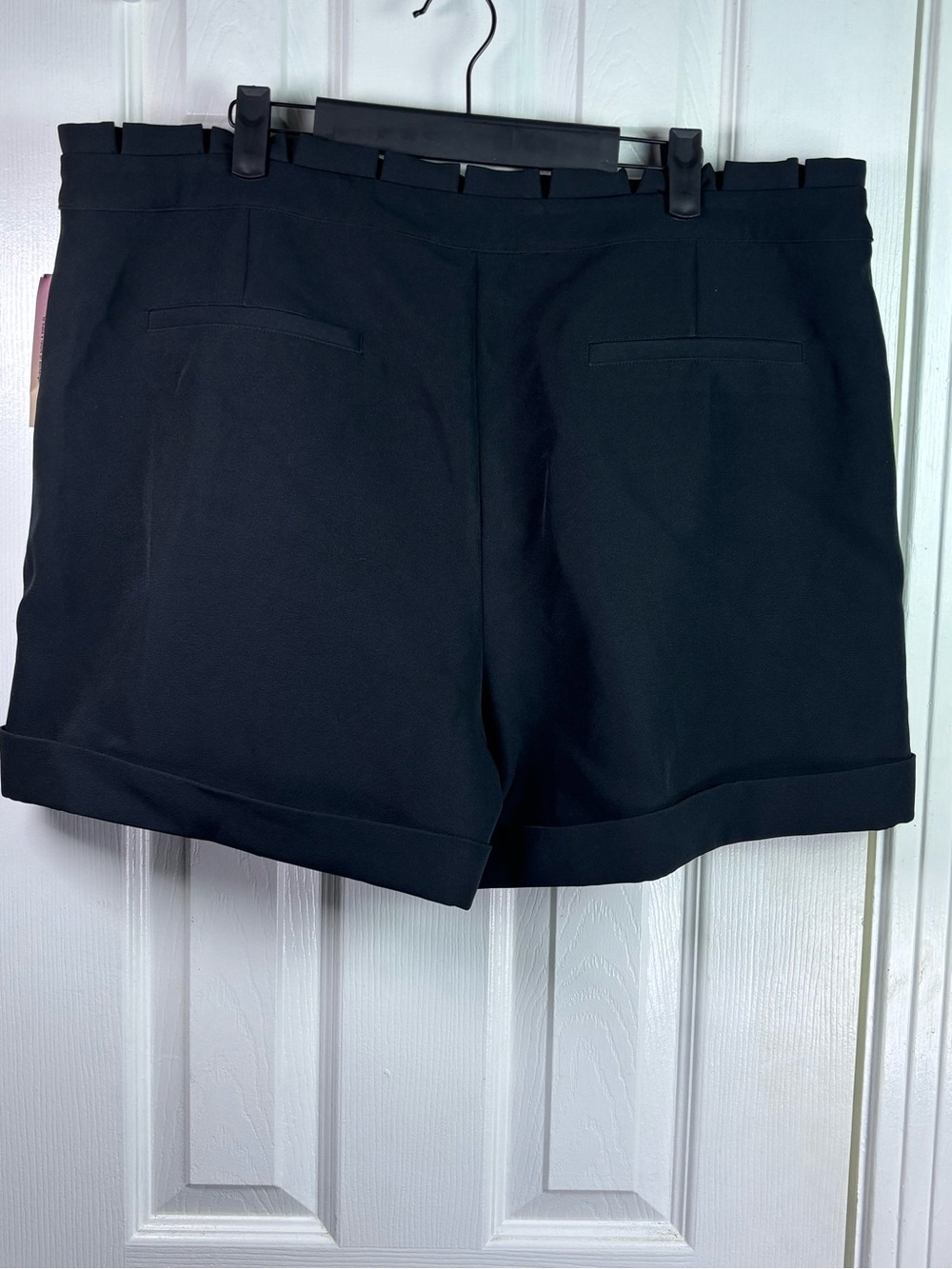 VENUS Black Women's Flat-Front Cuffed Dress Shorts - Picture 8 of 14
